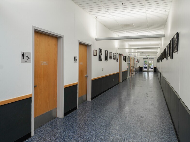 More Photos Of 1850 45th Ave NE, Salem Religious Facility For Lease