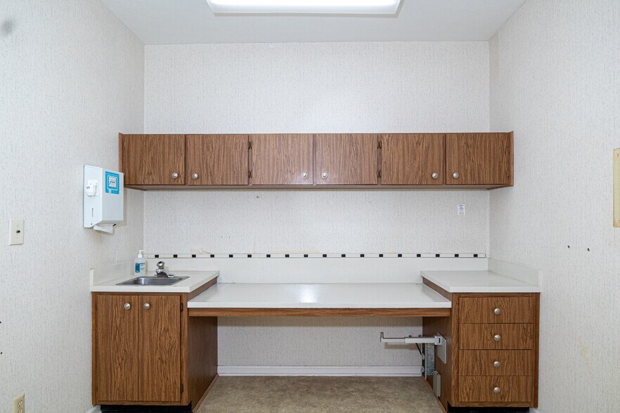 More Photos Of 3830 Rosemont Dr, Columbus Office For Sale