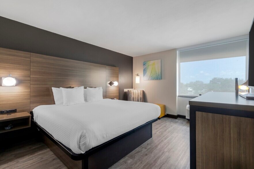 More Photos Of 2021 N Padre Island Dr, Corpus Christi Hotel For Sale