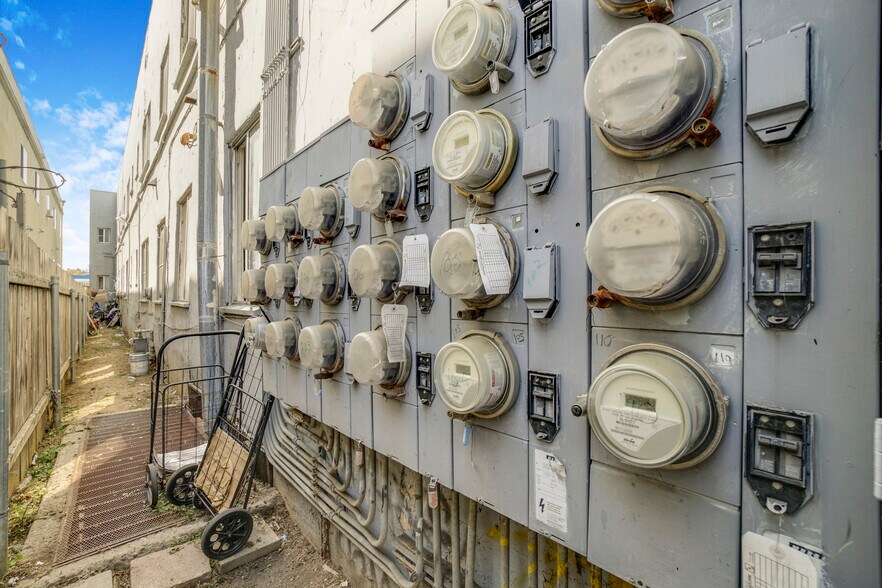 More Photos Of 1916 Crenshaw Blvd, Los Angeles Apartments For Sale