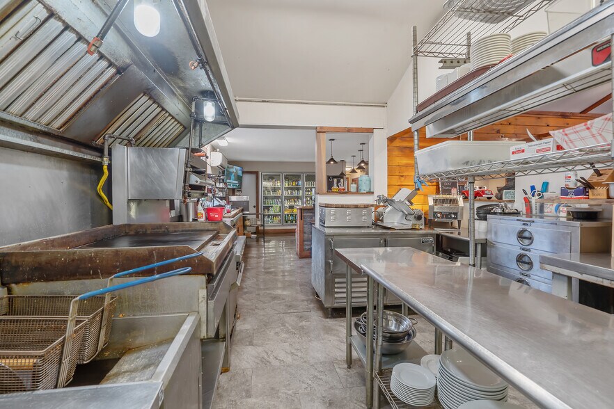 More Photos Of 2107 N Osceola Rd, Camden Service Station For Sale