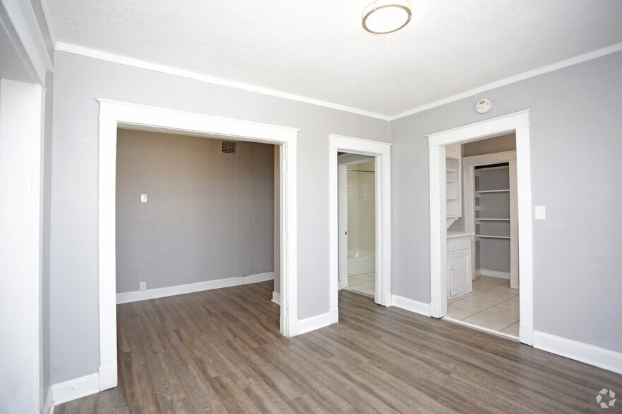 More Photos Of 135 N Lawn Ave, Kansas City Apartments For Sale