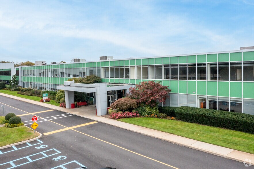 More Photos Of 3500 Sunrise Business, Great River Unknown For Lease