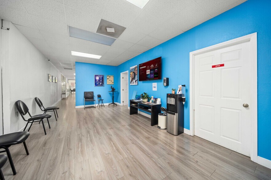 More Photos Of 516 W Lancaster Blvd, Lancaster Freestanding For Lease