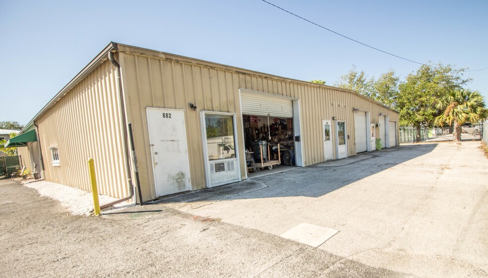 More Photos Of 870-874 NE Pop Tilton Pl, Jensen Beach Warehouse For Lease