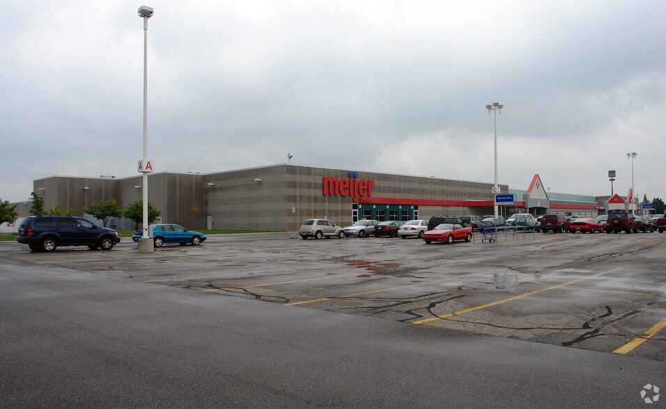 More Photos Of 49900 Grand River Ave, Wixom General Retail For Sale