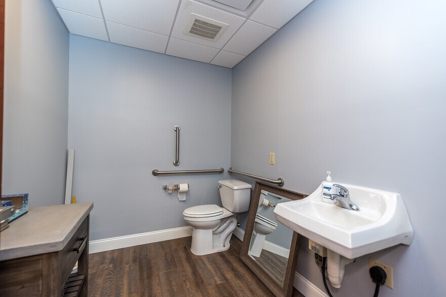 More Photos Of 574 Main St, Bethlehem Storefront Retail Office For Sale