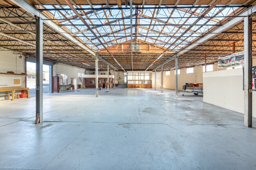 More Photos Of 1900 Kirkwood Hwy, Wilmington Freestanding For Lease