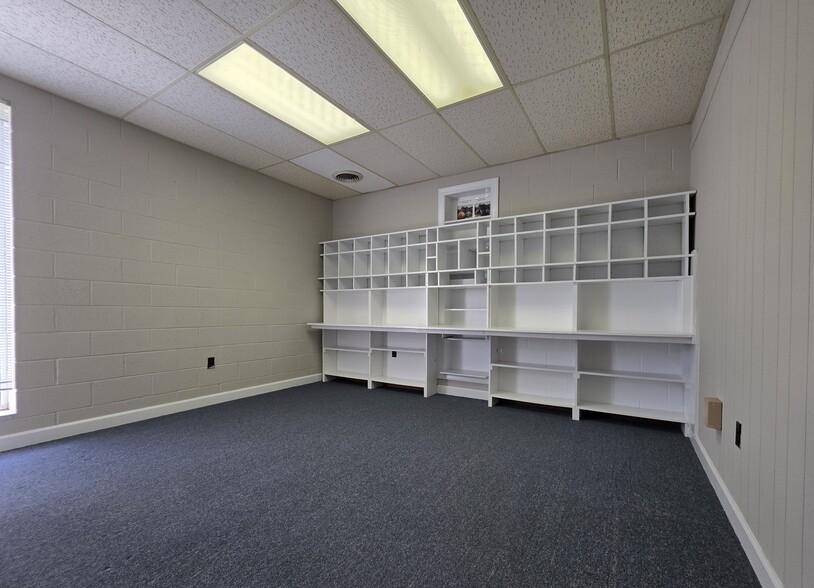 More Photos Of 404 St Andrews Dr, Greenville Office For Lease