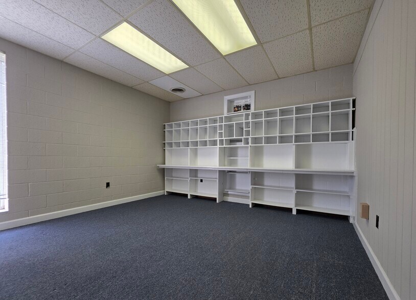 More Photos Of 404 St Andrews Dr, Greenville Office For Lease