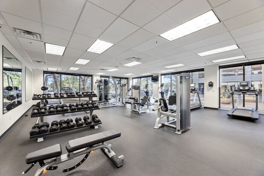 More Photos Of 2100-2120 W Walnut Hill Ln, Irving Office For Lease