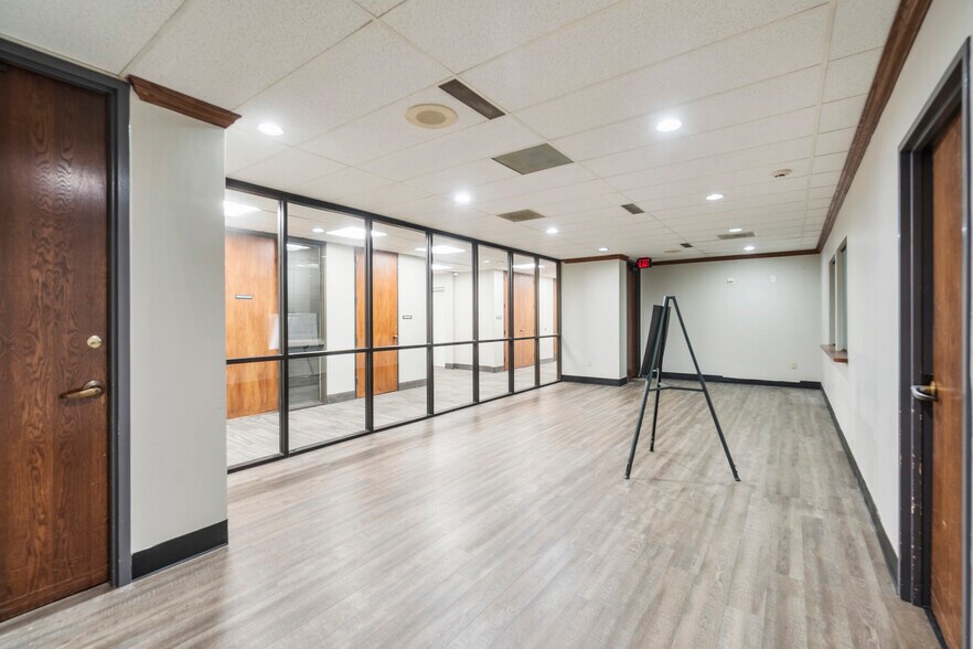 More Photos Of 7515 Greenville Ave, Dallas Medical For Lease