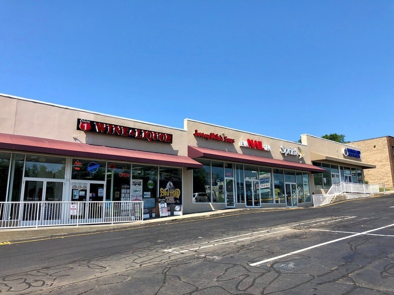 More Photos Of 803-875 W Main St, Branford Unknown For Lease