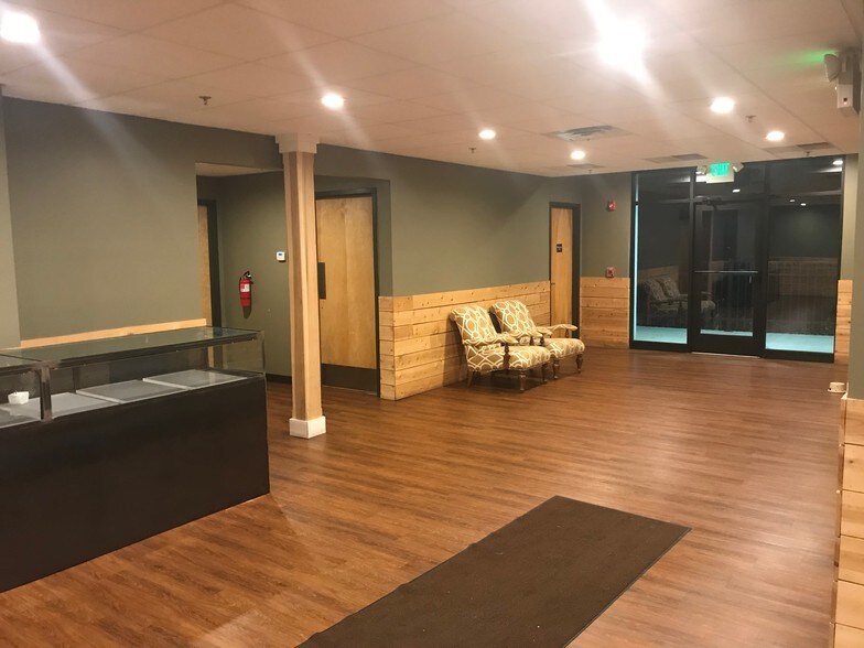 More Photos Of 871 S Arbor Vitae, Edwardsville General Retail For Lease