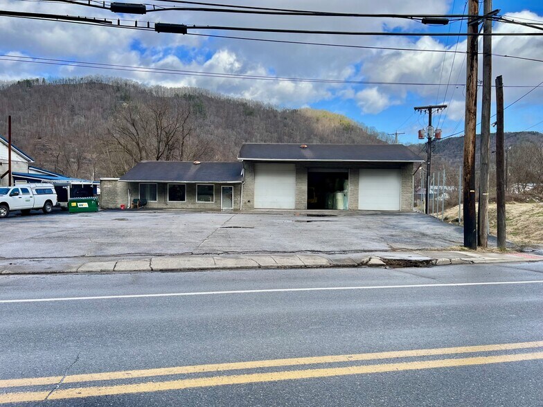 Primary Photo Of 15095 Maccorkle Ave, Cabin Creek Auto Repair For Sale