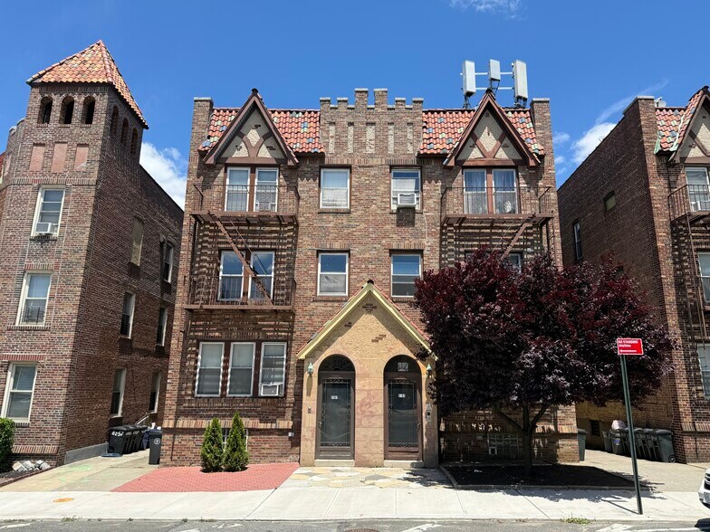 More Photos Of 8161 Woodhaven Blvd, Glendale Apartments For Sale