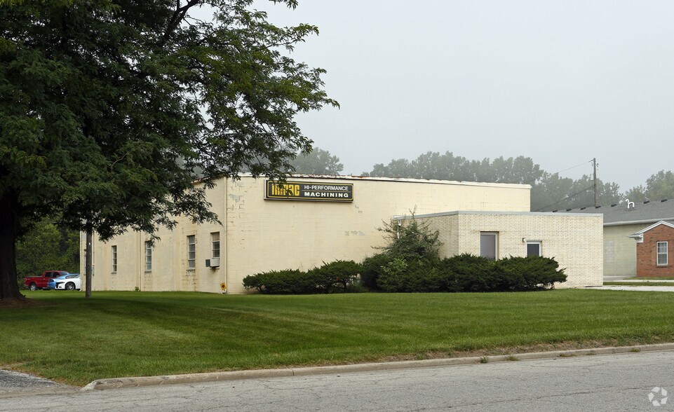 More Photos Of 5515 Enterprise Blvd, Toledo Warehouse For Lease
