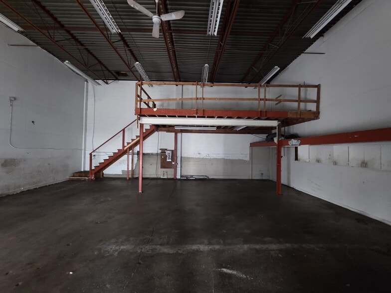 More Photos Of 20081-20091 Industrial Ave, Langley Warehouse For Lease