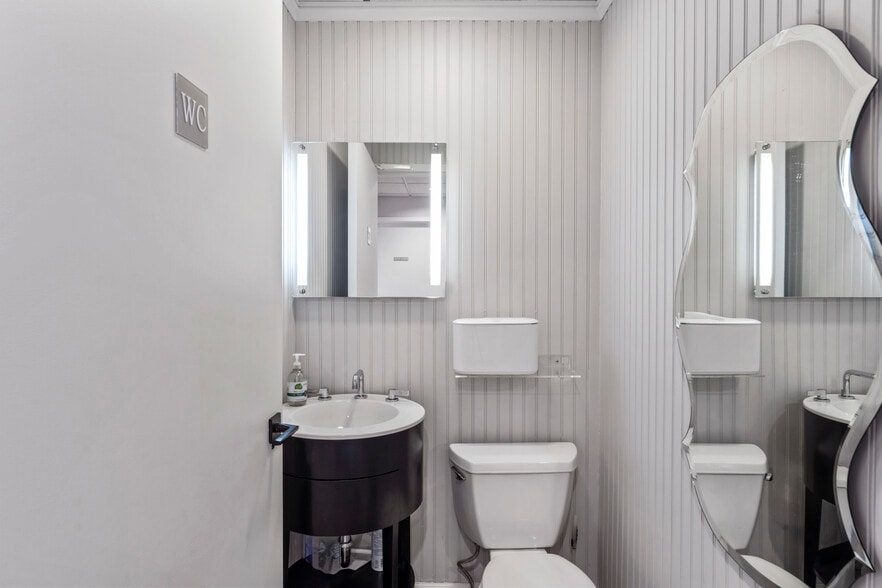 More Photos Of 148 East Ave, Norwalk Medical For Sale