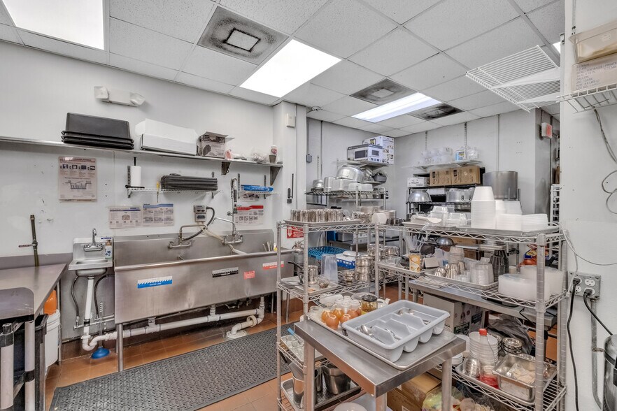 More Photos Of 646 Ne 79th St, Miami Restaurant For Sale