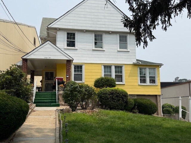 Primary Photo Of 31 Cliff St, New Rochelle Land For Sale