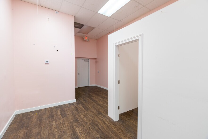 More Photos Of 3353 Dunn Ave, Jacksonville Storefront For Lease