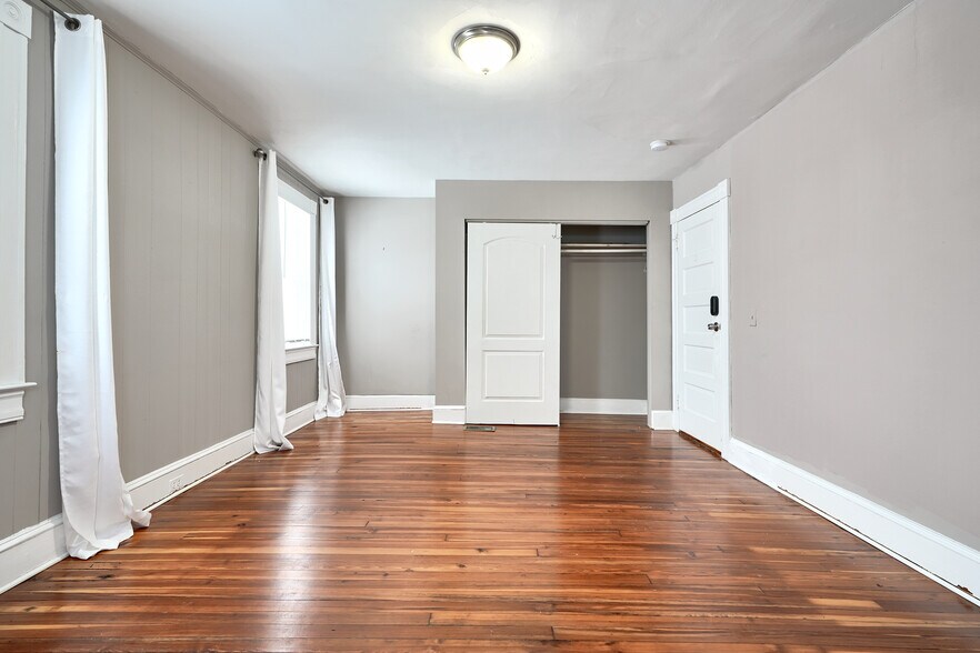 More Photos Of 16-18 Sudbrook Ln, Pikesville Office Residential For Sale