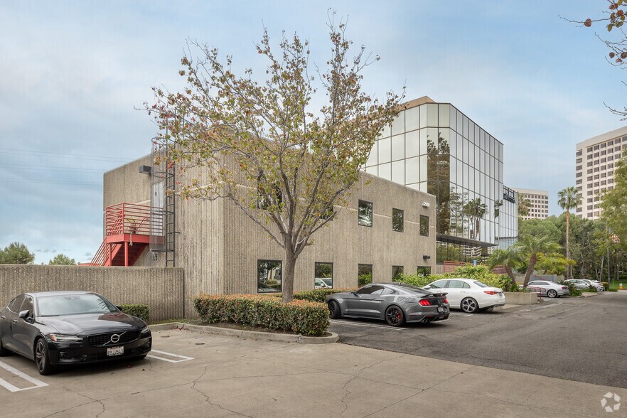 More Photos Of 2955 Main St, Irvine Medical For Lease