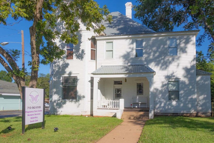 Primary Photo Of 816 North St, Nacogdoches Medical For Lease