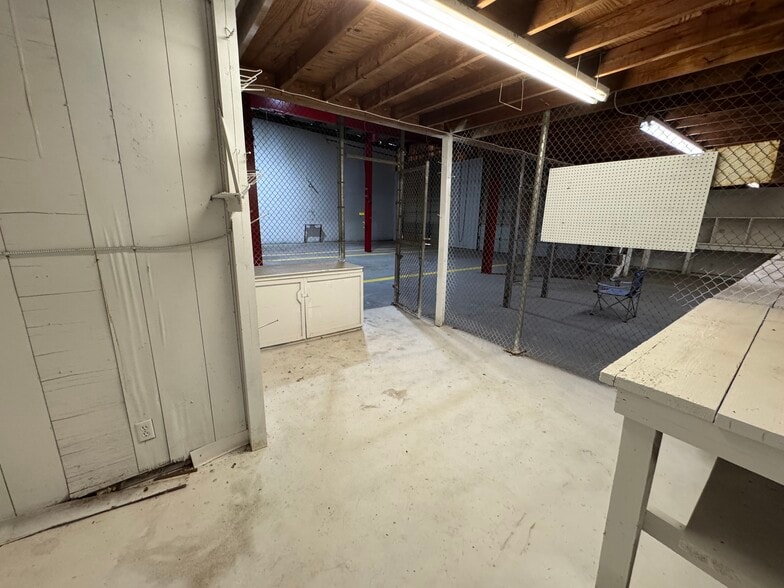 More Photos Of 9182 S US Highway 79, Palestine Service For Sale