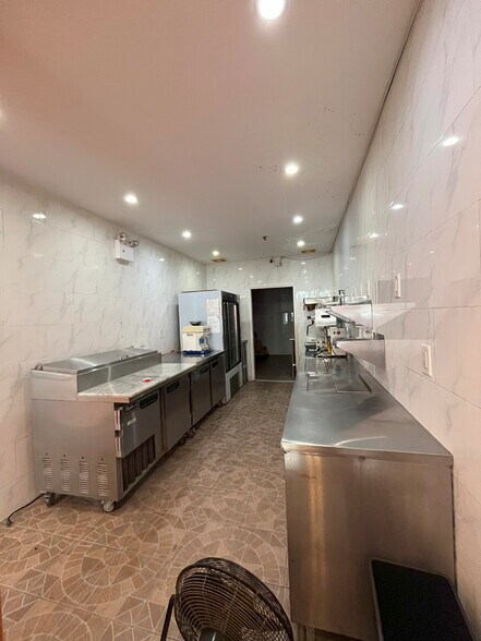 More Photos Of 18 W 14th St, New York Apartments For Lease