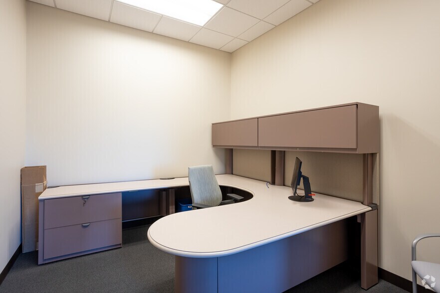 More Photos Of 7710 Rialto Blvd, Austin Medical For Lease