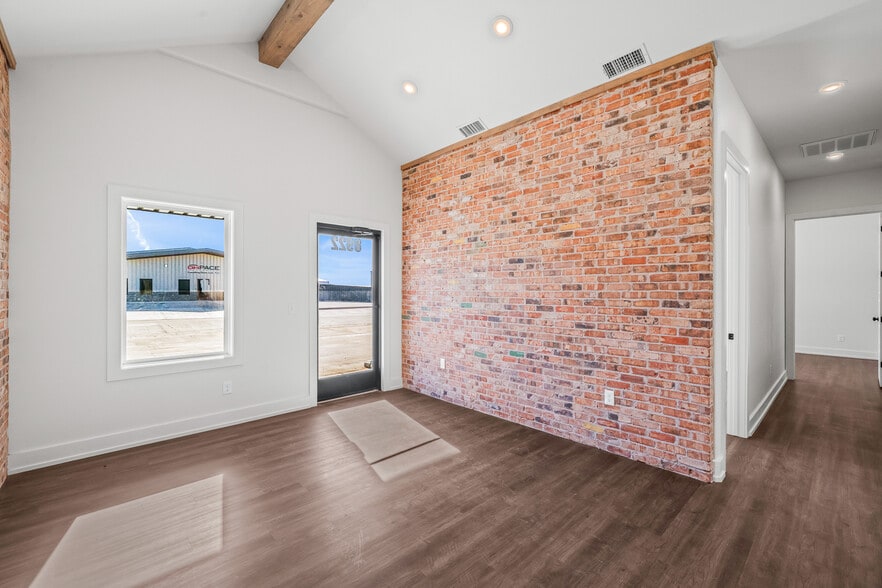 More Photos Of 8922 County Road 6820, Lubbock Warehouse For Lease