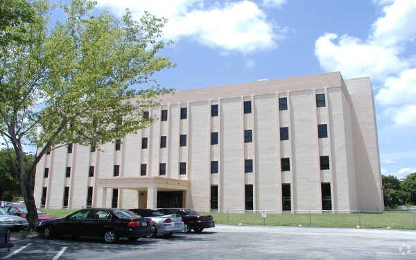 More Photos Of 11880 Bird Rd, Miami Medical For Lease