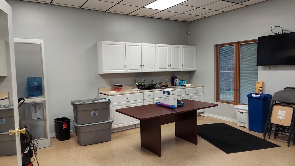 More Photos Of 33 Basin Rd, West Hurley Medical For Lease