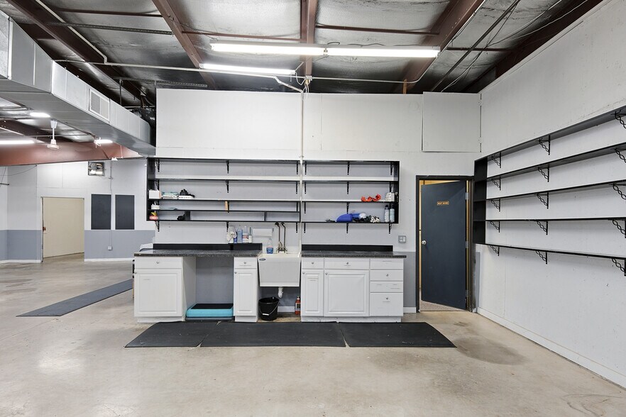 More Photos Of 1138 State St, Green Bay Warehouse For Sale