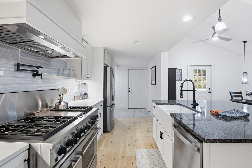 More Photos Of 1636 Lakemoor Dr, Florissant Specialty For Sale