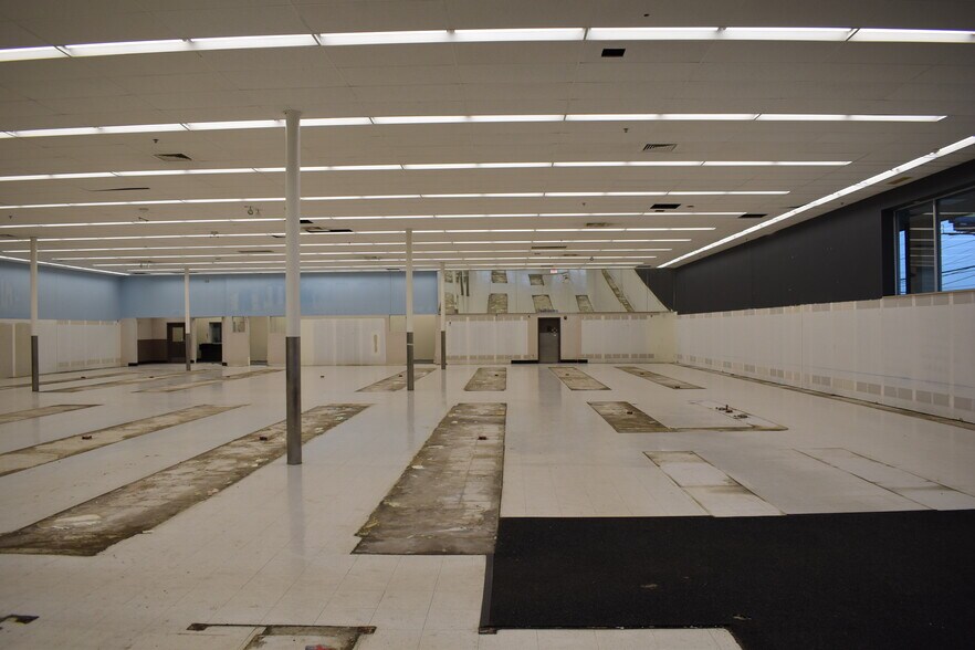 More Photos Of 4808 Buena Vista Rd, Columbus Drugstore For Lease