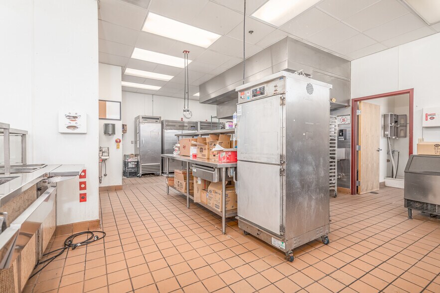 More Photos Of 1080 Corporate Blvd, Aurora Warehouse For Sale