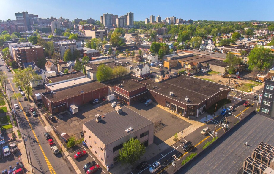 More Photos Of 74 Sussex St, Hackensack Showroom For Lease