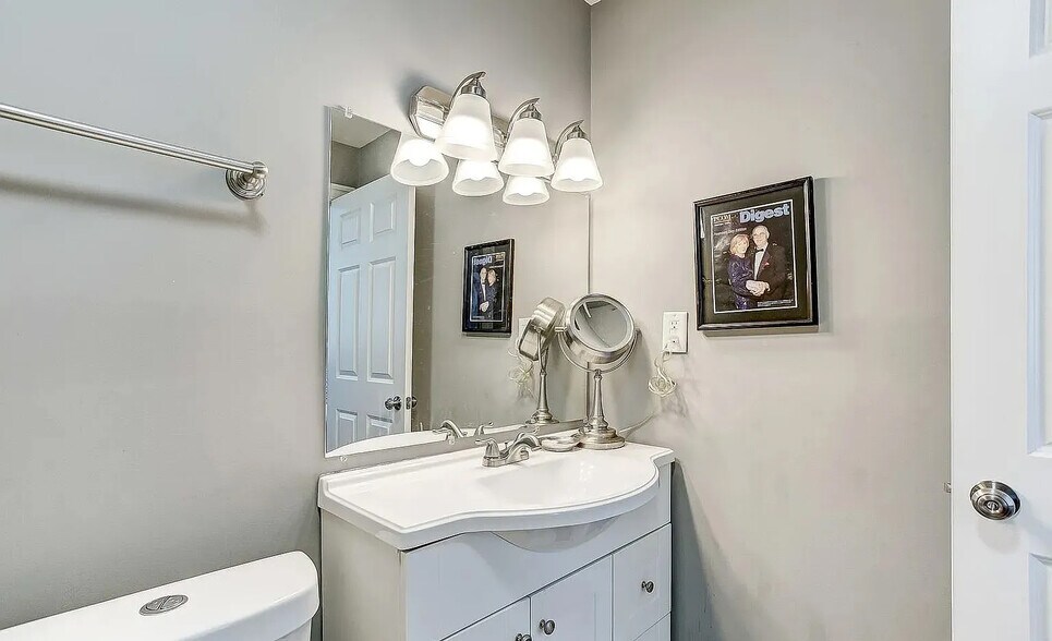 More Photos Of 7 W Mulberry St, Baltimore Apartments For Lease