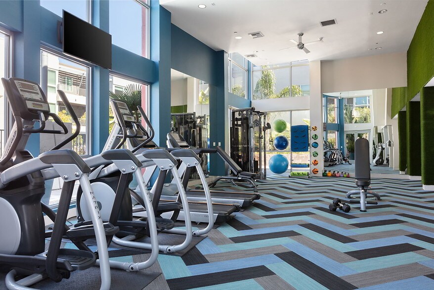 More Photos Of 6399 Christie Ave, Emeryville Apartments For Lease