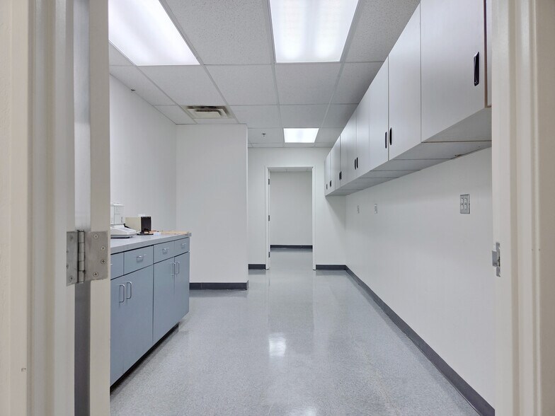 More Photos Of 1929 W Lone Cactus Dr, Phoenix Light Distribution For Sale