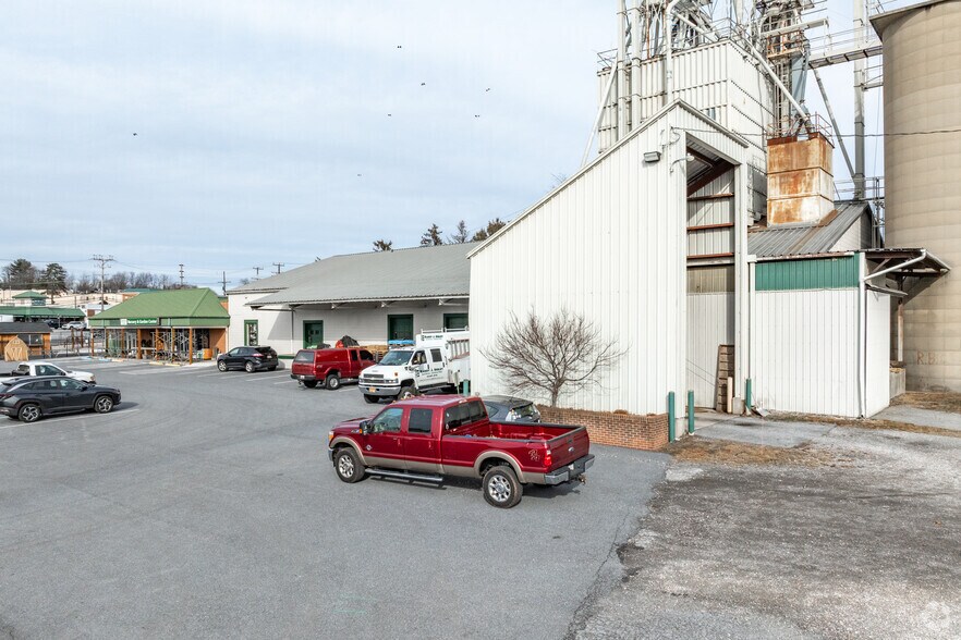 More Photos Of 100 John St, Westminster Warehouse For Lease