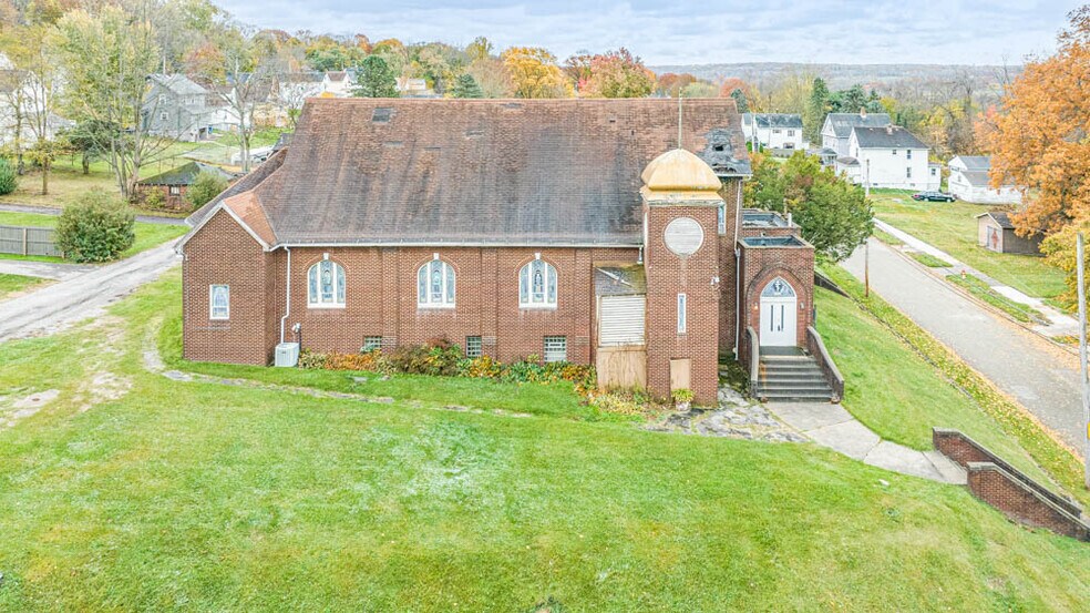 More Photos Of 115 Frank St, Struthers Flex For Sale