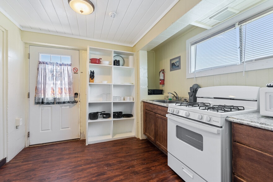 More Photos Of 630 Banyan Beach Dr, Port Aransas Hotel For Sale