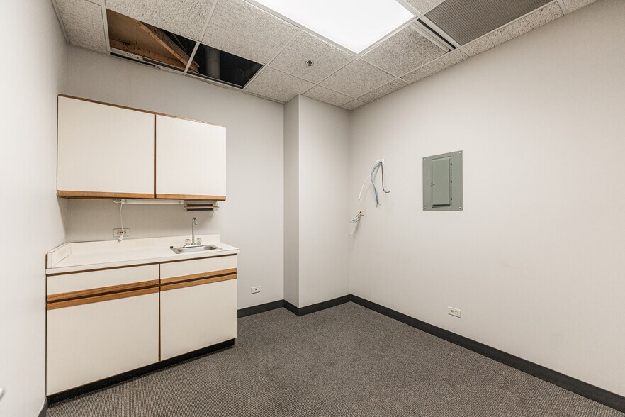 More Photos Of 290 Springfield Dr, Bloomingdale Medical For Lease