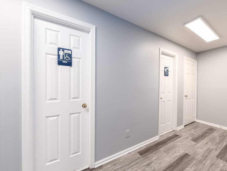 More Photos Of 10520 Warwick Ave, Fairfax Medical For Sale