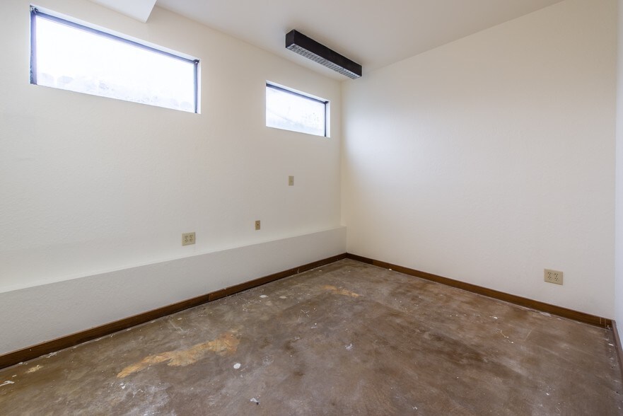 More Photos Of 415 Mountain Dr, Destin Storefront For Lease