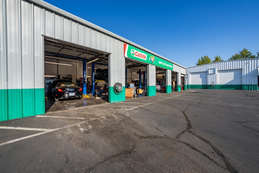 More Photos Of 3311 Biddle Rd, Medford Auto Repair For Sale